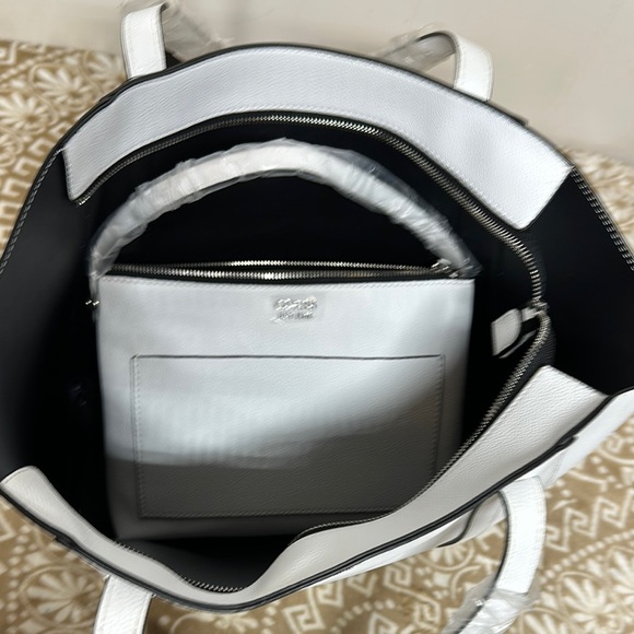 Guess White Naya TravelBag Set - Picture 13 of 15